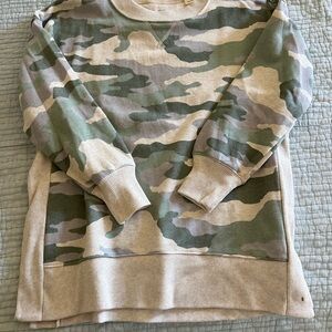Aerie camp sweatshirt with split on sides.